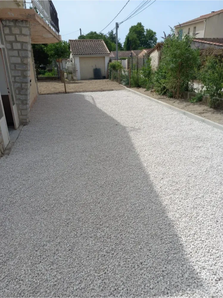 Réfection des cours à Monteux